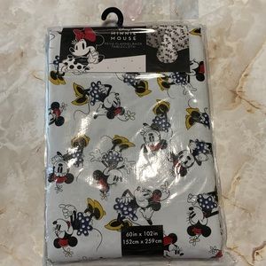 Disney: Minnie Mouse PEVA flannel back tablecloth